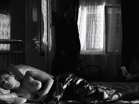 Эмбет Дэвидц голая – Список Шиндлера (1993) #3