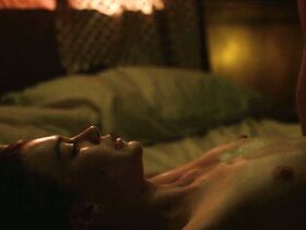 Ханна Гросс голая – Охотник за разумом s01e01 (2017)