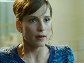 Жули Бернар голая – Таможня дает добро (2010) #1