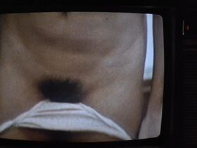 Джулия Монтгомери голая, Коллин Мэдден голая – Месть придурков (1984) #3