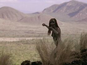 Рэй Дон Чонг голая – Битва за огонь (1981) #1