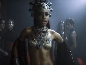 Алия секси – Королева проклятых (2002) #2