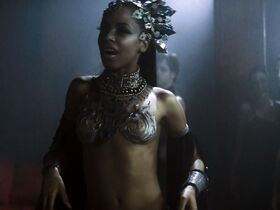 Алия секси – Королева проклятых (2002) #3