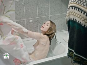 Яна Енжаева голая – Бесстыдники s01e04 (2017) #2