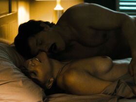 Мэгги Джилленхол голая – Двойка s01e05 (2017) #2