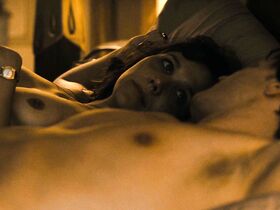 Мэгги Джилленхол голая – Двойка s01e05 (2017) #6