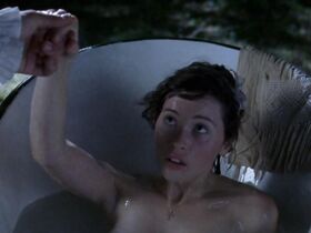 Фелисити Джонс секси – Нортенгерское аббатство (2007) #2