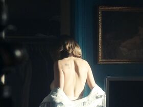 Алиа Шокат голая – Покрась это черным (2017) #5