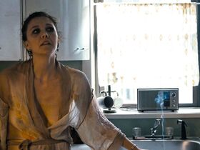 Мэгги Джилленхол секси – Двойка s01e03 (2017)