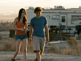 Кристен Стюарт секси – В диких условиях (2007) #2