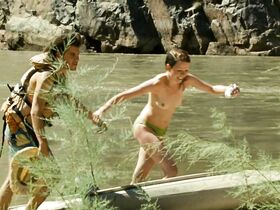 Синье Эгхольм Олсен голая – В диких условиях (2007) #3