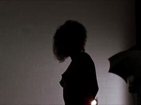 Ниа Лонг голая – На дне бездны (1999) #2