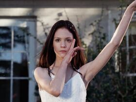 Кейт Белл голая, Рут Брэдли голая, Миранда Отто голая – В ее шкуре (2009) #2