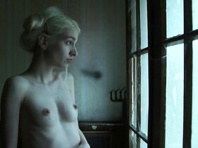 Маргарет фон Штерн голая – Помогите, я мертва (2013)