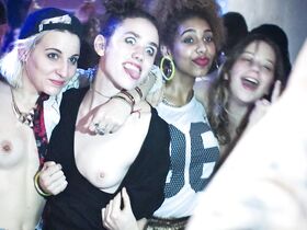 Геранс Марилье голая, Элла Румпф голая – Сырое (2016)