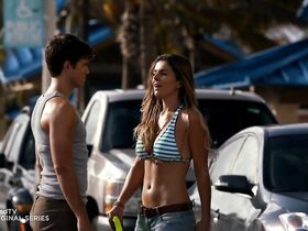 Серинда Свон секси – Грейсленд s01e03 (2013) #2