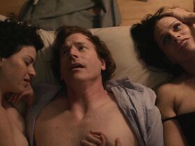 Алиа Шокат голая, Эми Ландекер секси – Очевидное s04e10 (2017) #3