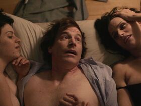 Алиа Шокат голая, Эми Ландекер секси – Очевидное s04e10 (2017) #4