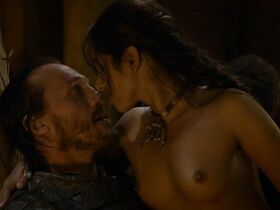 Сахара Найт голая – Игра престолов s02e09 (2012)