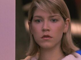 Лорин Локлин голая – Крепость (1993)