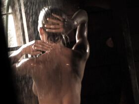 Сара Уолд голая, Мелани Гиллис голая – Поля живых мертвецов (2014)