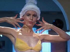 Джина Дэвис секси – Земные девушки легко доступны (1989)