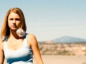 Эмили ВанКэмп секси, Пайпер Перабо секси – Носители (2009) #3