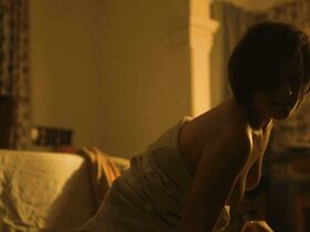 Элизабет Мосс голая – Вершина озера s02e06 (2017) #3