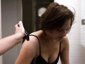 Элизабет Мосс голая – Вершина озера s02e06 (2017) #4