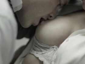 Кэтлин Робертсон голая – Босс s01e01 (2011)