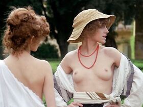 Стефания Казини голая, Доминик Дарель голая – Кровь для Дракулы (1974)