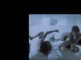 Кэра Сеймур голая, Криста Саттон голая – Американский психопат (2000) #2