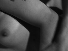 Файруза Балк голая – Американская история X (1998)