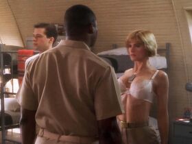 Валерия Голино секси, Кристи Суонсон секси – Горячие головы (1991) #2