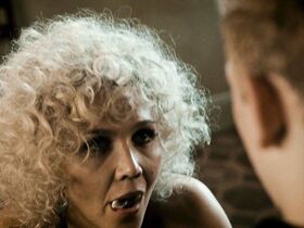 Мэгги Джилленхол голая – Двойка s01e01 (2017) #6