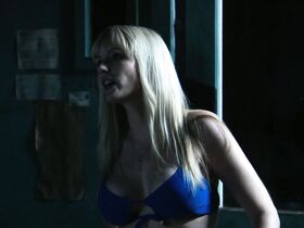 Сьюзи Лоррейн секси, Керри Тейлор секси, Каролин Фай голая – Девочки бикини на льду (2009) #3