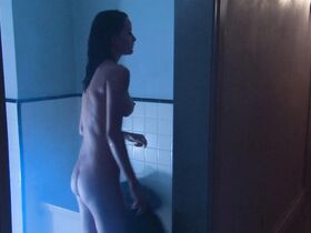 Санни Мабри голая, Амелия Кук голая – Особь 3 (2004) #2