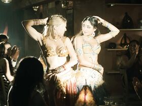 Сиенна Миллер секси, Голшифте Фарахани секси – Совсем как женщина (2012)