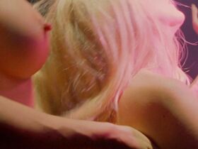 Сара Полли голая, Никки Фриц голая, Тани Макклур голая, Кэтрин Таун голая, Мариса Джонстон голая – Экстази (1999)