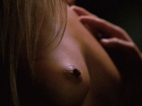 Сера Д’Лэйн голая, Никки Гриффин голая, Сандра МакКой голая, Дина Мейер секси – Дикость 3: Неограненные алмазы (2005) #2