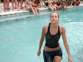 Сера Д’Лэйн голая, Никки Гриффин голая, Сандра МакКой голая, Дина Мейер секси – Дикость 3: Неограненные алмазы (2005) #3