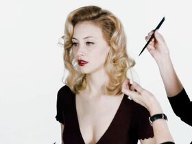 Сара Гадон секси – Антивирус (2012) #2