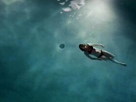 Рут Уилсон секси – Любовники s02e03 (2015) #2