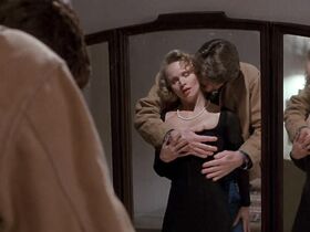 Рене Саутендейк голая – Канун разрушений (1991) #2