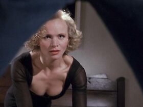 Рене Саутендейк голая – Канун разрушений (1991) #3