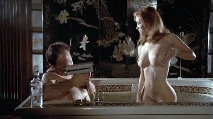 Моник Габриэль голая, Марсия Карр голая - Женщины за решеткой (1983) .