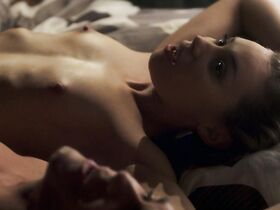 Ребекка Блумхаген голая, Райли Стил голая – Руководство по разврату для девушек s01e08 (2012) #2