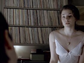 Оливия Тирлби секси – Секрет (2007) #2