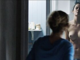 Ноэми Мерлан голая – Небеса подождут (2016)