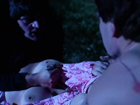 Николь Рио голая, Венди Мартел голая – Резня в женской общаге (1986) #2